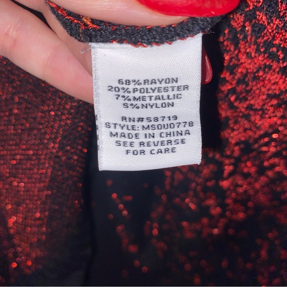 Ombré Red Black Shimmer Fold-over Metallic Sweater Top NY Collection Medium Chic - Picture 8 of 10